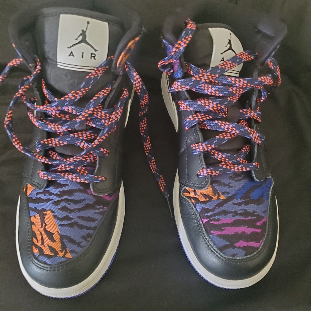 SOLD Air Jordan 1 mids Tiger Stripe SOLD